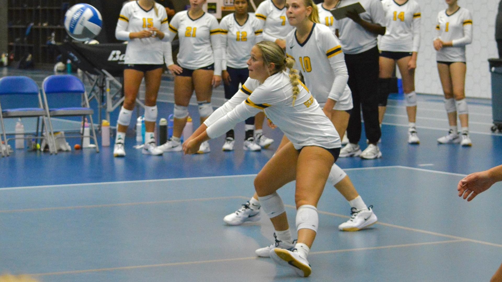 Ocelots Down Monarchs In 4 Sets, Move To 3-0 In Conference Play